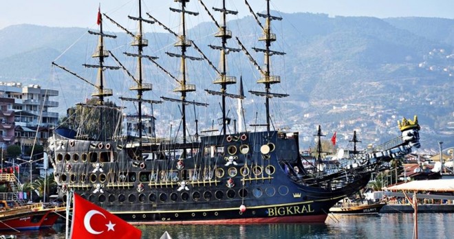 Big Kral Piratenschiff: Familien-Bootsfahrt in Side, Türkei