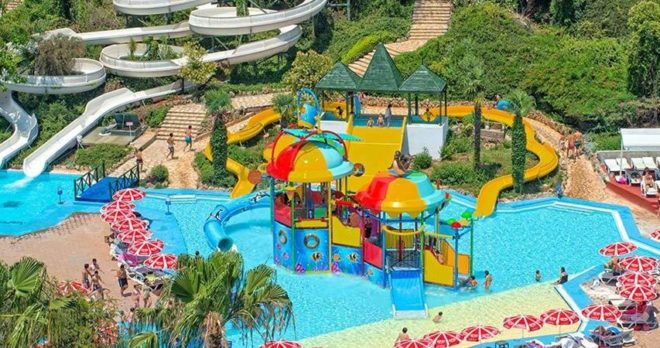 Aqualand Dolphinland – Wasservergnügen & Delfinshows Side